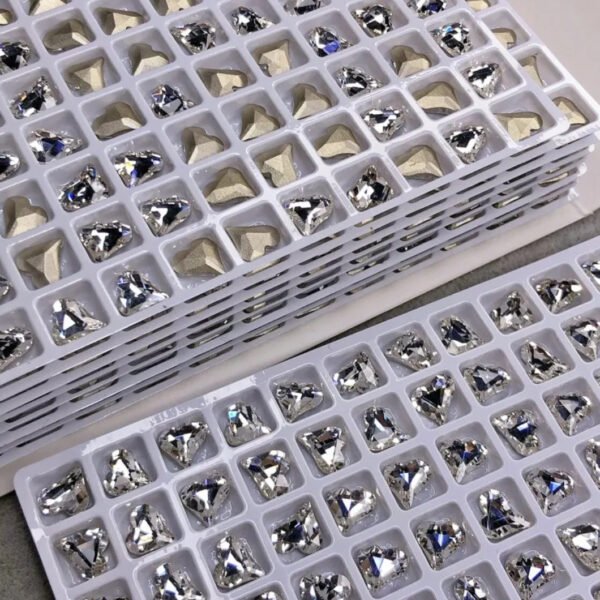 高品K9白色小歪心12颗8+9mm尖底钻2