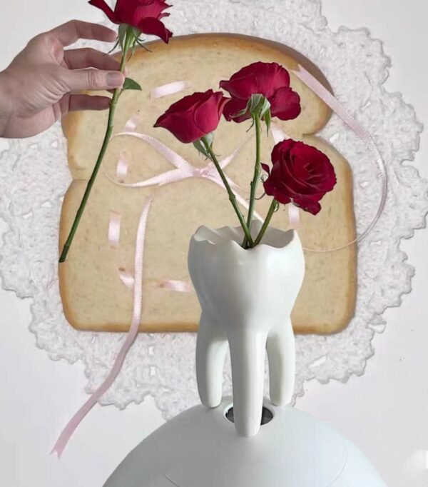 Interesting tooth vase can be used for flower arrangement candle holder  household
