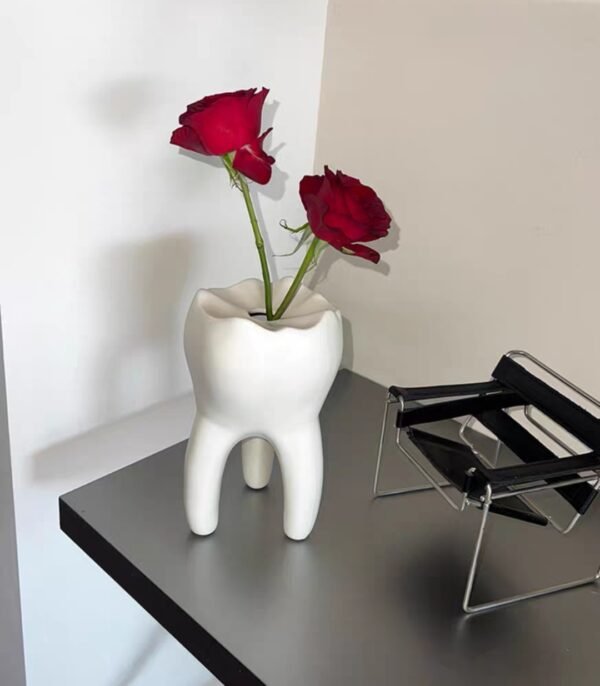 Interesting tooth vase can be used for flower arrangement candle holder  household