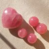 Adorno natural de cuarzo rosa en forma de corazón de Madagascar Grande Pulida a mano Adivinación curativa de cristal Energía cristalina Regalos para parejas regalos para la familia