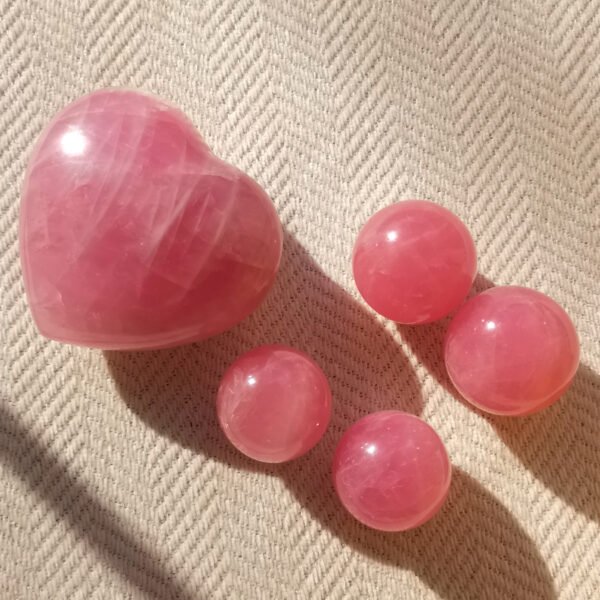 Adorno natural de cuarzo rosa en forma de corazón de Madagascar Grande Pulida a mano Adivinación curativa de cristal Energía cristalina Regalos para parejas regalos para la familia