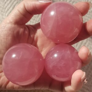 Esfera de cuarzo rosa natural bola pulida a mano 40–45 mm AAA+ Asterismo de 6 rayosBola de adivinación curativa de cristal Energía cristalina Regalos para parejas regalos para la familia 1 pieza