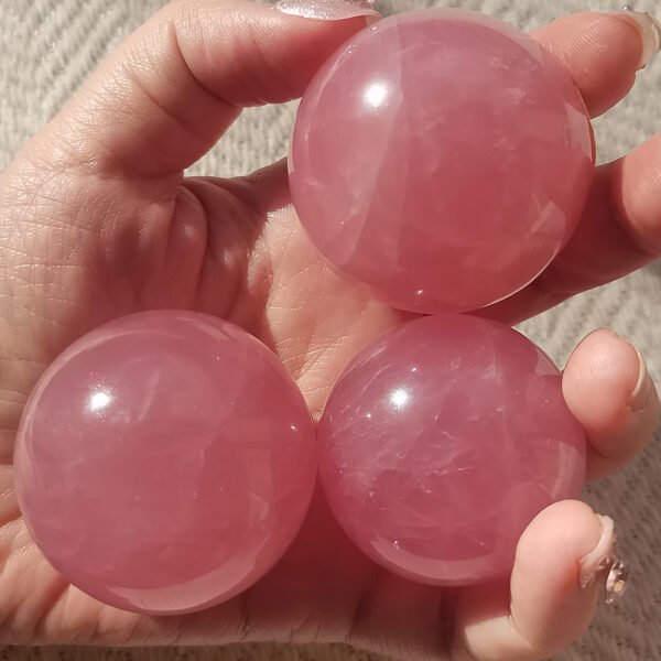 马达加斯加超级粉水晶球1 Esfera de cuarzo rosa natural bola pulida a mano 40–45 mm AAA+ Asterismo de 6 rayosBola de adivinación curativa de cristal Energía cristalina Regalos para parejas regalos para la familia 1 pieza